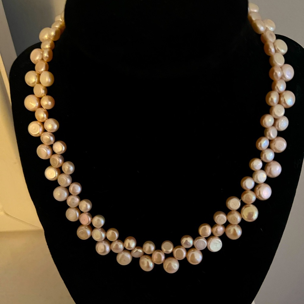 Handmade freshwater pearl necklace with magnetic clasp
